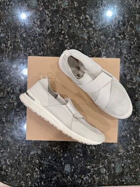 Source Unknown Women's Slip-On Sneakers in Light Beige